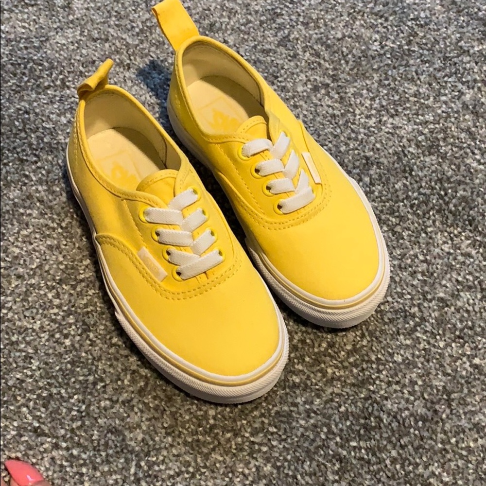 Brand new toddler yellow vans !!